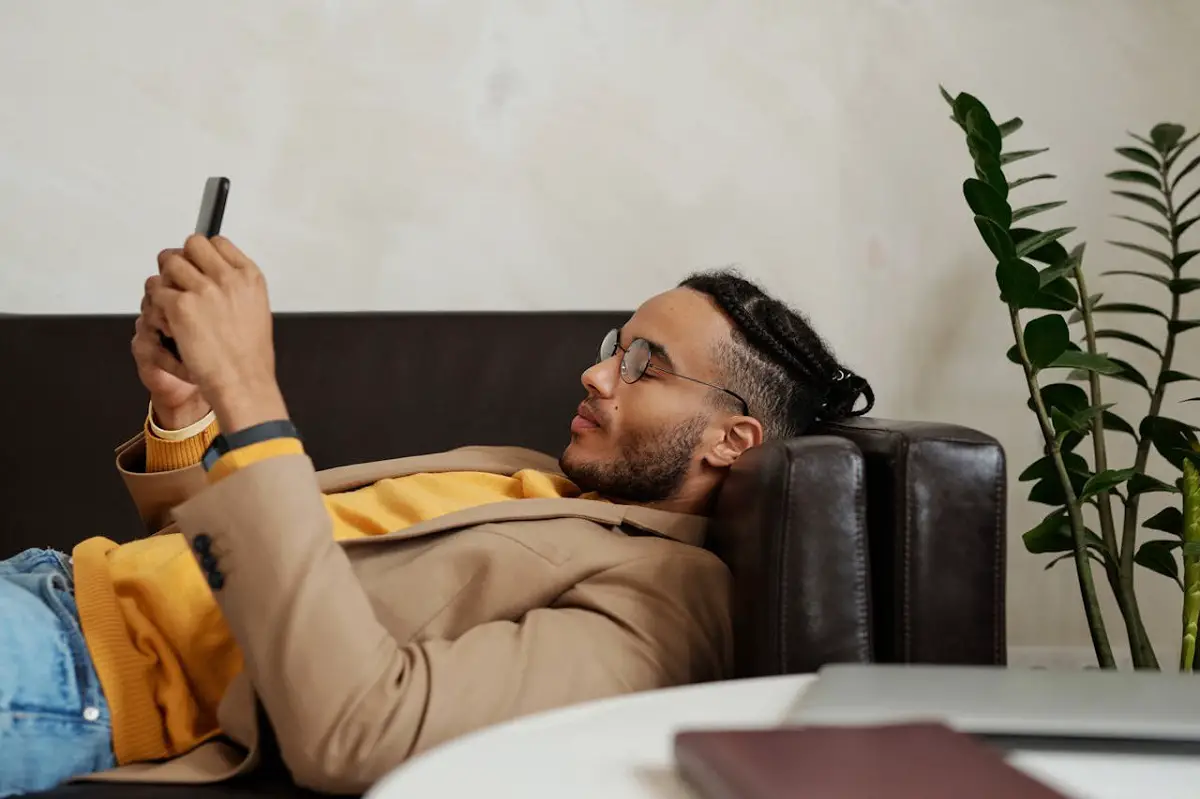 signs he likes you back