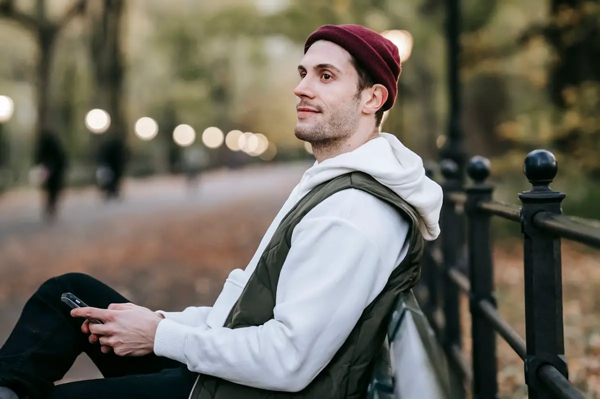 signs he thinks you're pretty